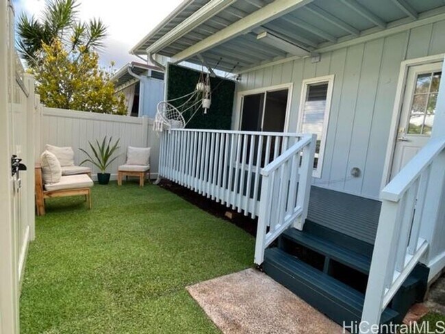 Foto del edificio - Split level townhome in Aiea! PET FRIENDLY!