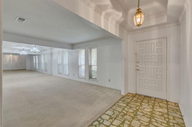 Building Photo - 303 Woodcrest Dr