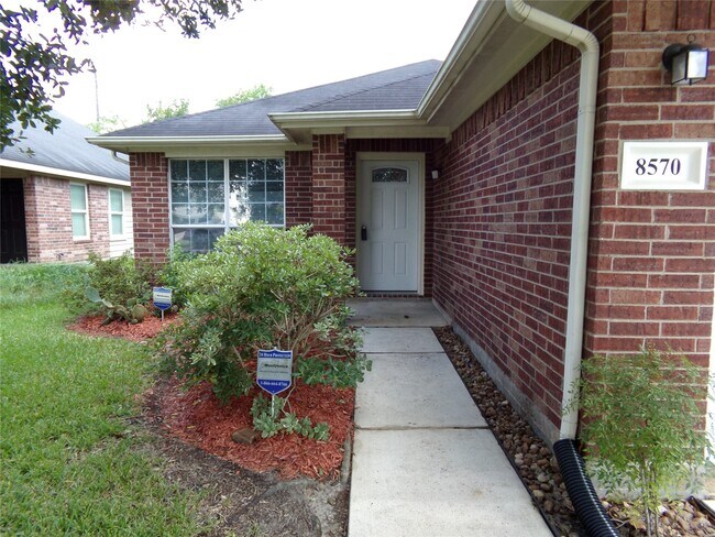 Foto del edificio - 8570 Chaletford Dr