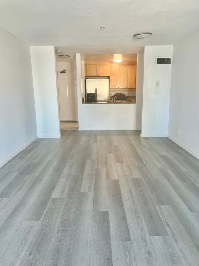 Building Photo - 3550 Lebon Dr
