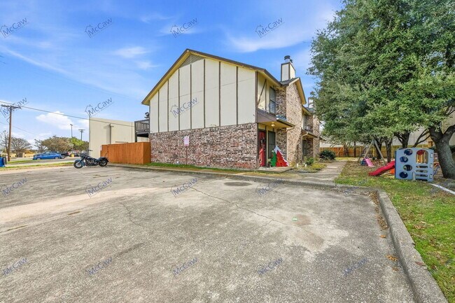 Foto del edificio - 800 Bluebonnet Dr