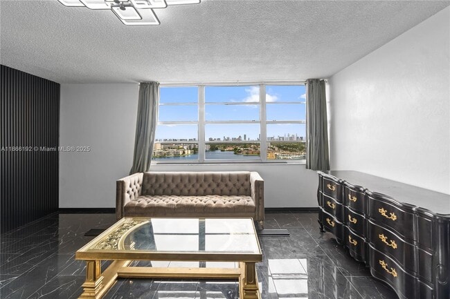 Foto del edificio - 1351 NE Miami Gardens Dr