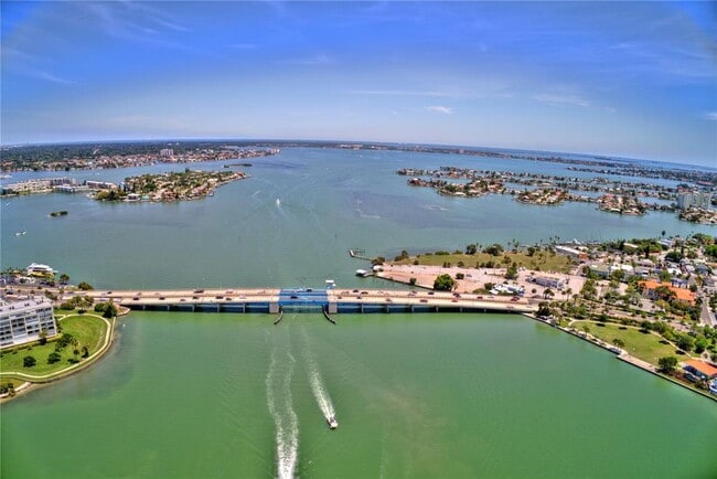 Building Photo - 7901 Boca Ciega Dr