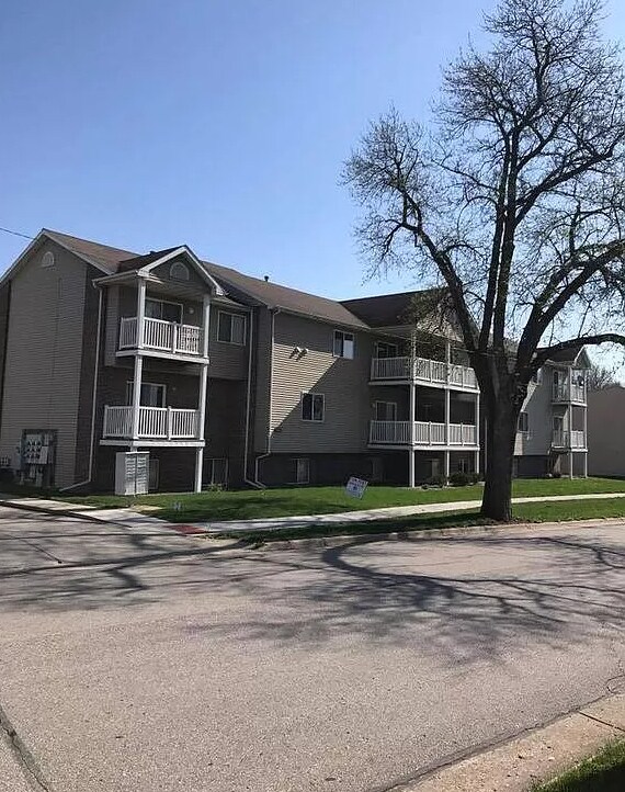 215 Jewel Dr Unit 1, Ames, IA 50010 Apartment for Rent in Ames, IA