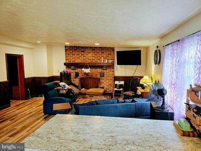 Building Photo - 65 E Hanover St