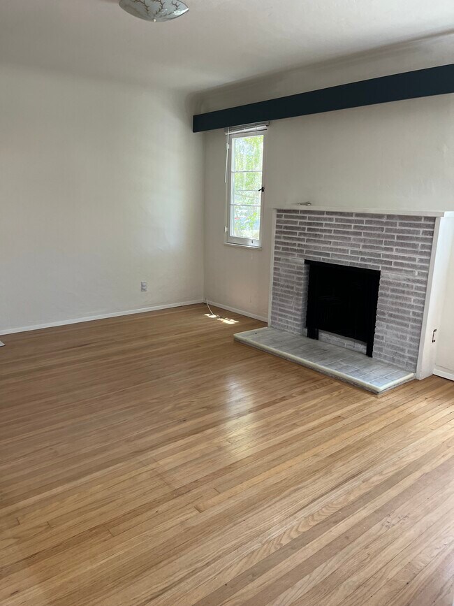 Living room from front door - 1427 Euclid St