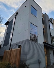 Building Photo - 555 Highland Dr