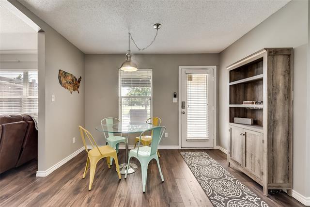 Building Photo - 6560 Meadow Ridge Cir
