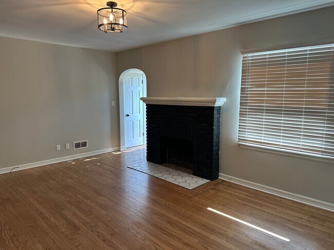 Building Photo - Super Charming 2BR/1BA Home in Joplin, MO!