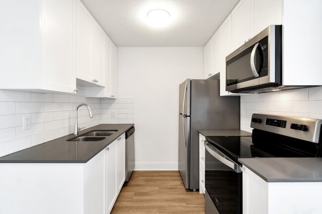 Building Photo - Macaulay Manor Apartments