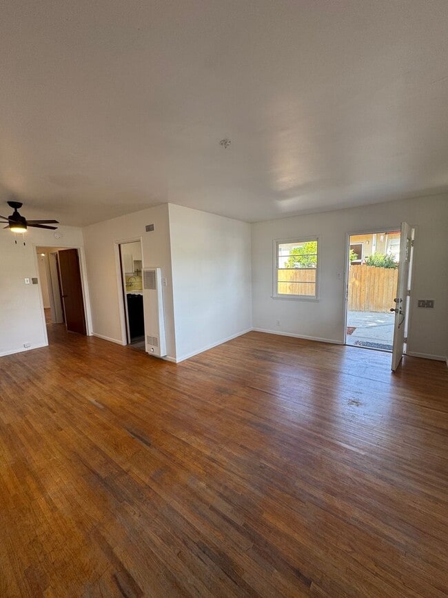 Building Photo - Duplex for rent in Ventura