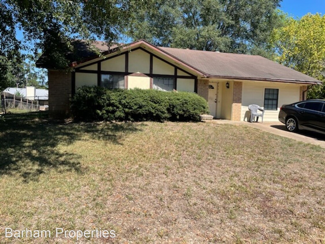 Foto principal - 4 br, 2 bath House - 802 Willow Oak St