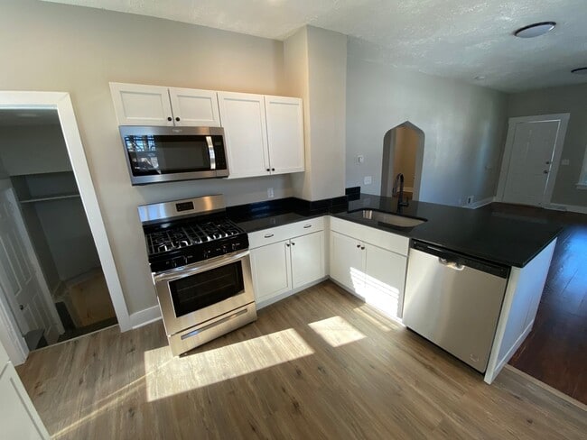 2BR Fully Remodeled - 2BR Fully Remodeled House