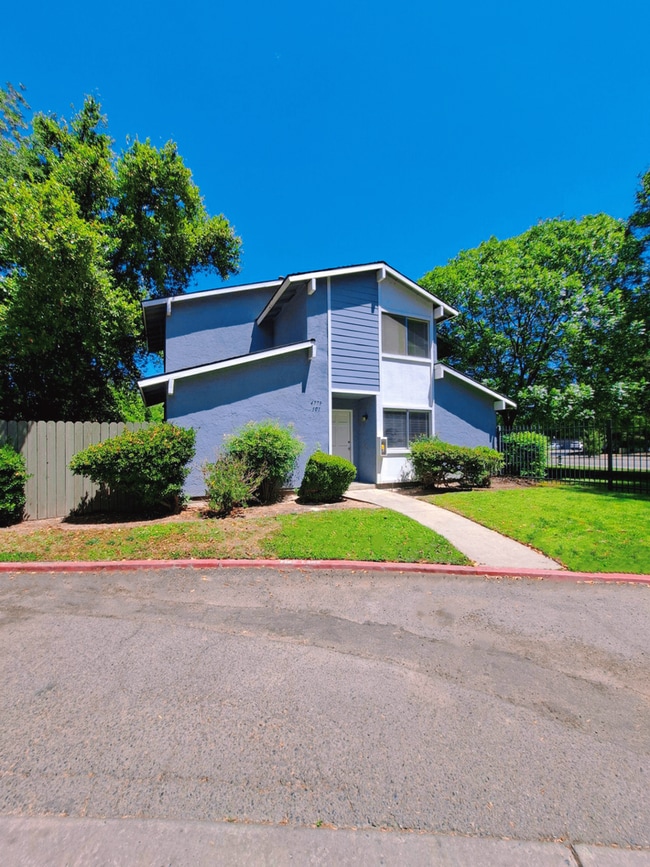 Building Photo - 4779 N Cedar Ave