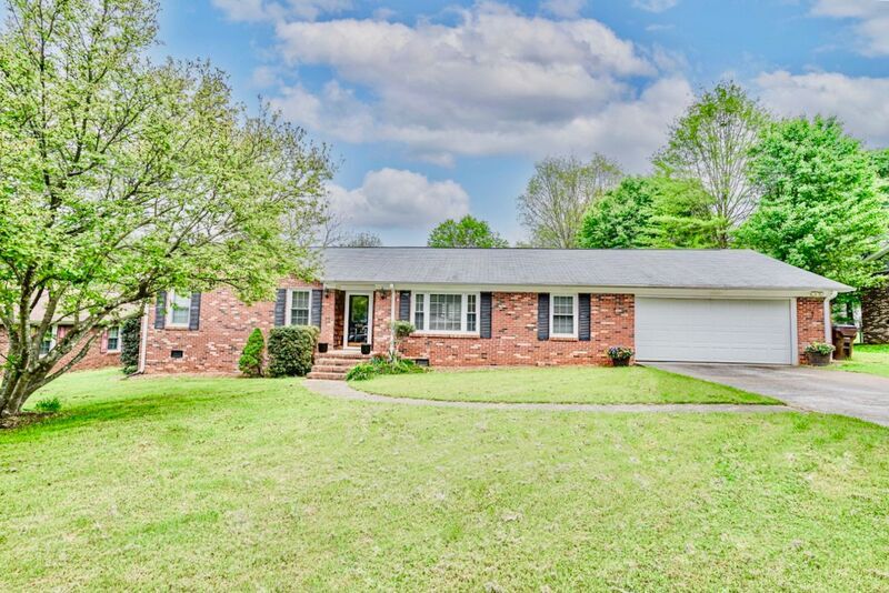 4700 Coach Hill Dr, Greenville, SC 29615 House Rental in Greenville