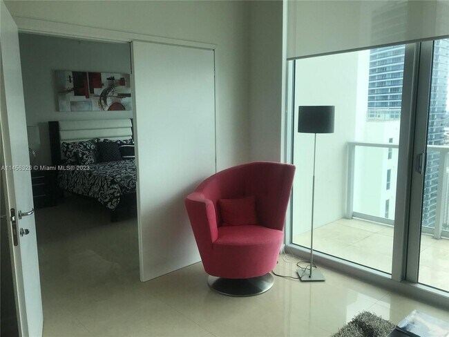 Building Photo - 300 S Biscayne Blvd