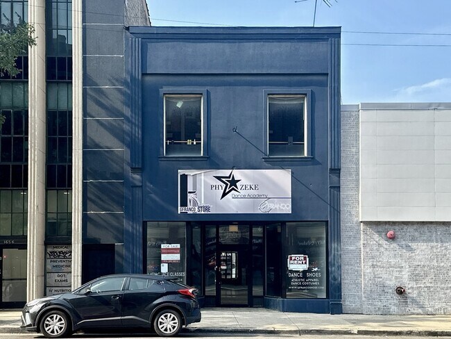 Building Photo - 1654 W Chicago Ave