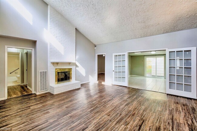 Foto del edificio - 4 br, 2 bath House - 16402 Lobo Ln