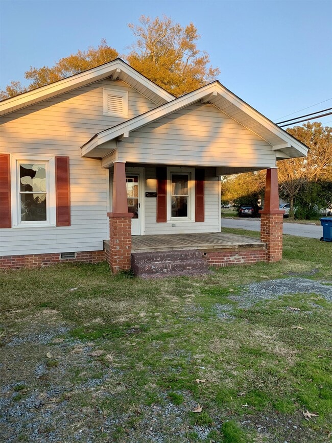 311 E St, Dunn, NC 28334 House for Rent in Dunn, NC