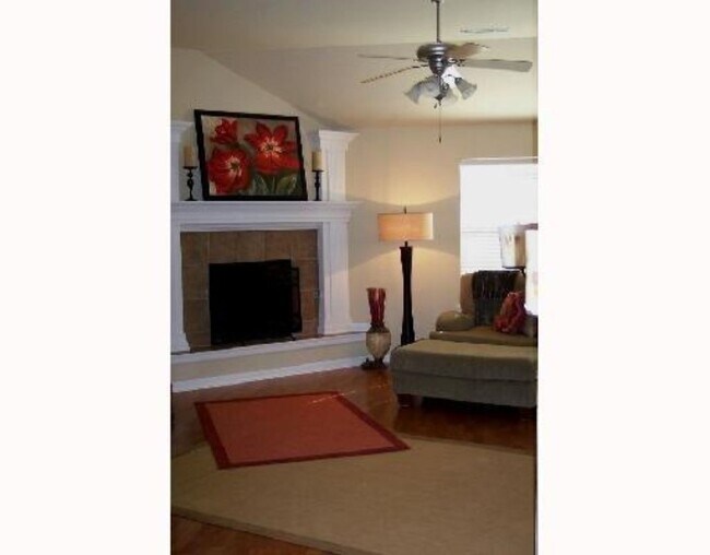 Foto del edificio - 3 bedroom 2 bath home