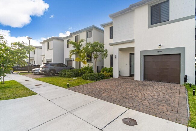 Foto del edificio - 15737 SW 136th Terrace