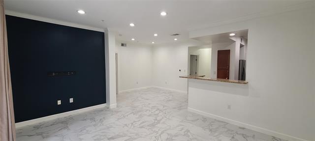 Foto del edificio - 330 Las Colinas Blvd E