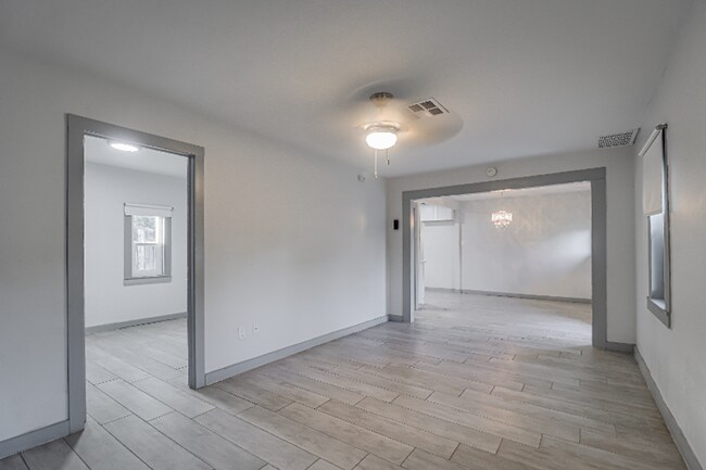 Foto del edificio - Cute & Cozy 2 Bedroom Home in Oleander Nei...