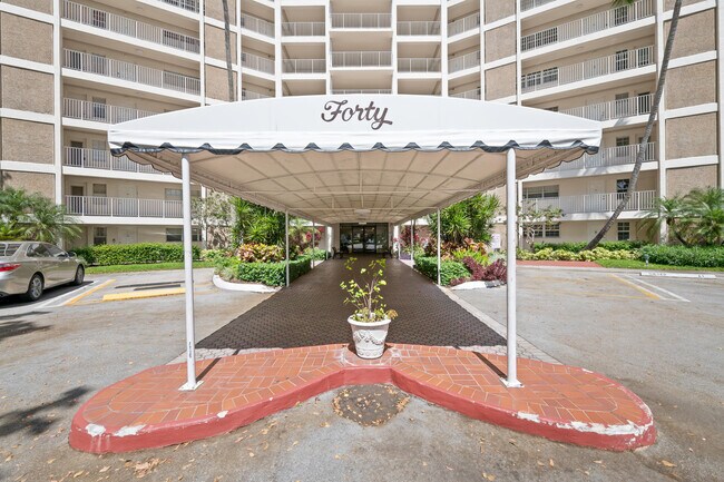 Foto del edificio - 3051 N Course Dr