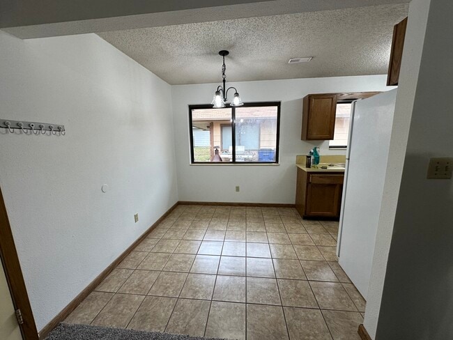 Building Photo - 2018 N Rosewood Ct