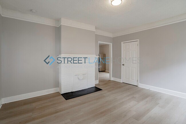 Building Photo - NOW OFFERING HALF OFF THE FIRST FULL MONTH...