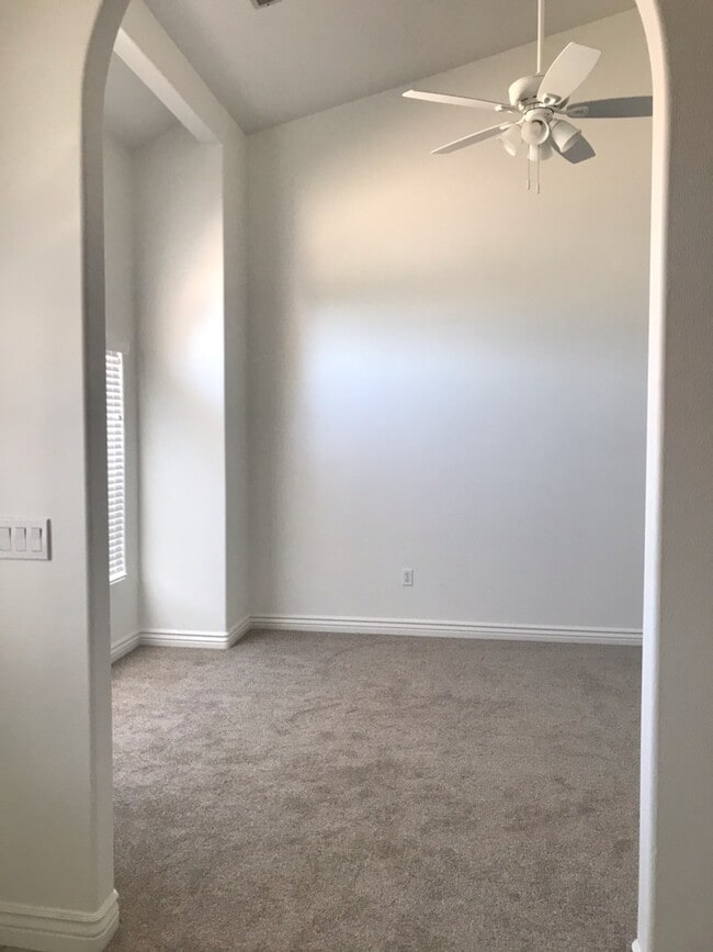 Building Photo - 876 Lizzie Ln