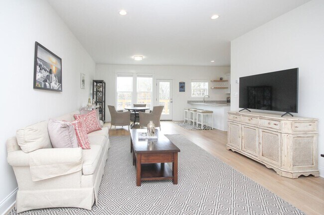 Building Photo - Luxury Three Bedroom Townhome in Lincolnton