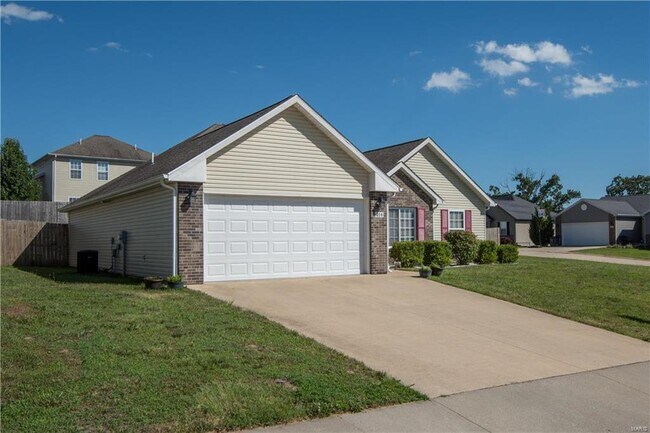 Foto del edificio - Home in Pioneer Ridge – Pet Friendly & Min...