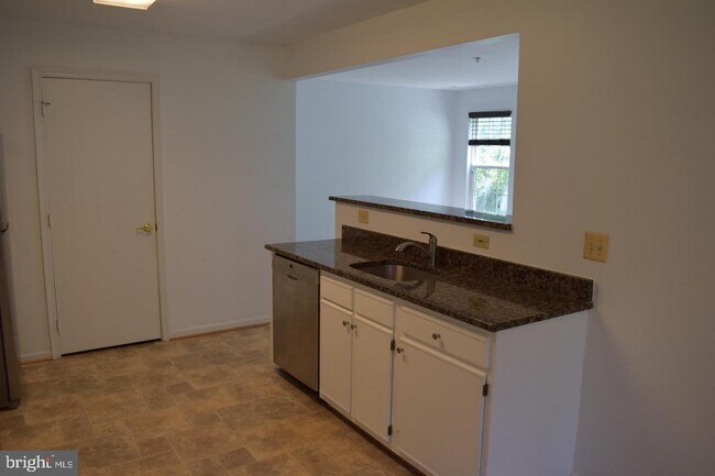 Building Photo - 625 Brandon Green Dr