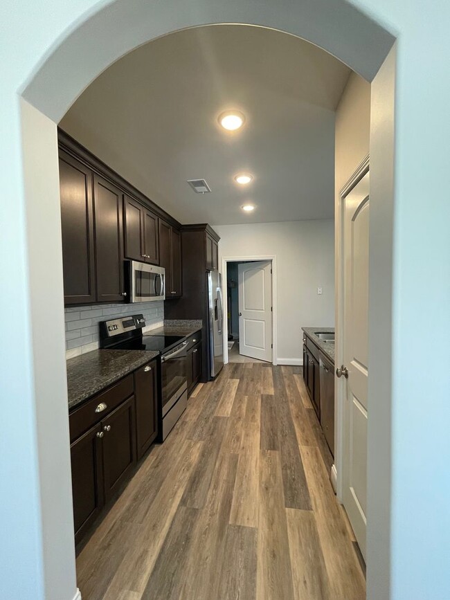 Building Photo - Spacious 2 Bedroom, 2 Bath Condo with Garage in the Heart of Middletown!