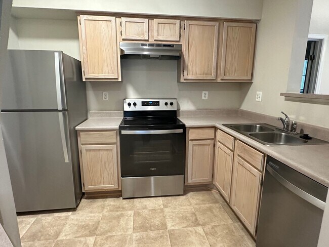 Foto del edificio - 2 BR, 2 Ba condo in the Carriage Hill subd...