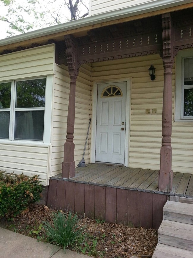 Building Photo - 800 S Noland Rd