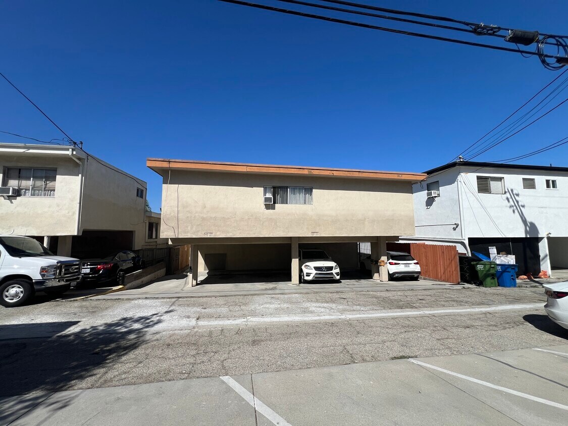 Building Photo - 1329 Barry Ave