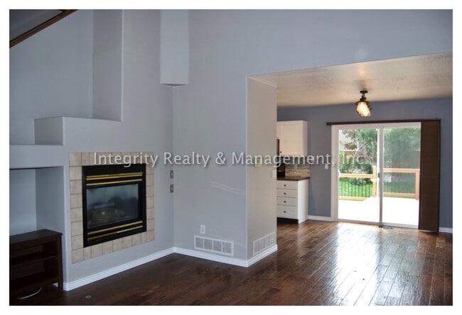 Building Photo - 9674 Burberry Way