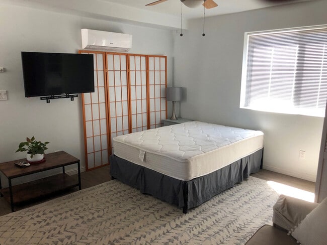 Full Size Bed - 22039 Gilmore St