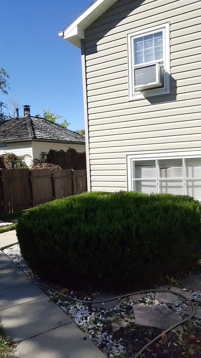 Building Photo - 1 br, 1 bath Triplex - 1104 4th Street C
