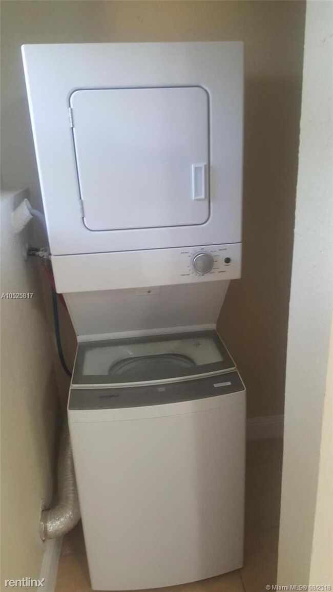 Foto del edificio - 2 br, 1 bath  - 190 Fisherman St