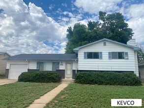 Building Photo - 1505 Skyline Dr