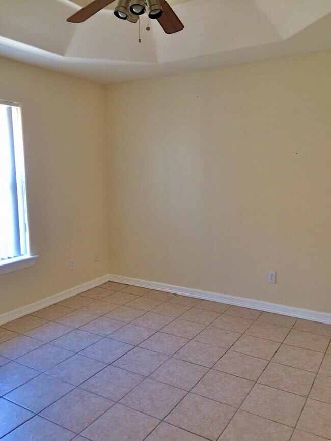 Building Photo - 1205 S Palm Dr