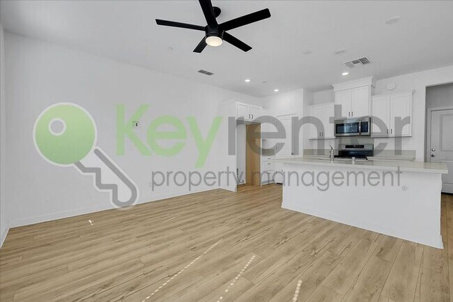 Foto del edificio - 5301 E Commerce Way