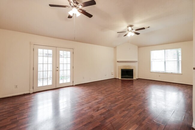 Foto del edificio - 16127 Kelley Green Ct