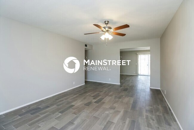 Foto del edificio - 4 Bedroom Pet-Friendly Home in Glendale, A...