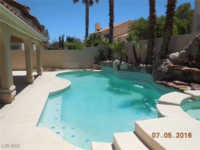 Foto del edificio - 8801 Cypresswood Ave