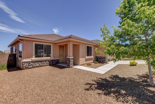 Foto del edificio - Beautiful home in Prescott