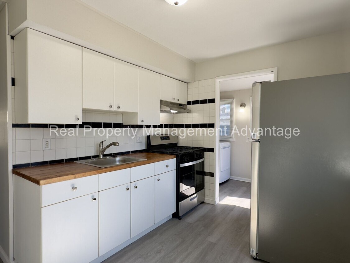Foto principal - Beautifully Updated 3-Bedroom with Large O...